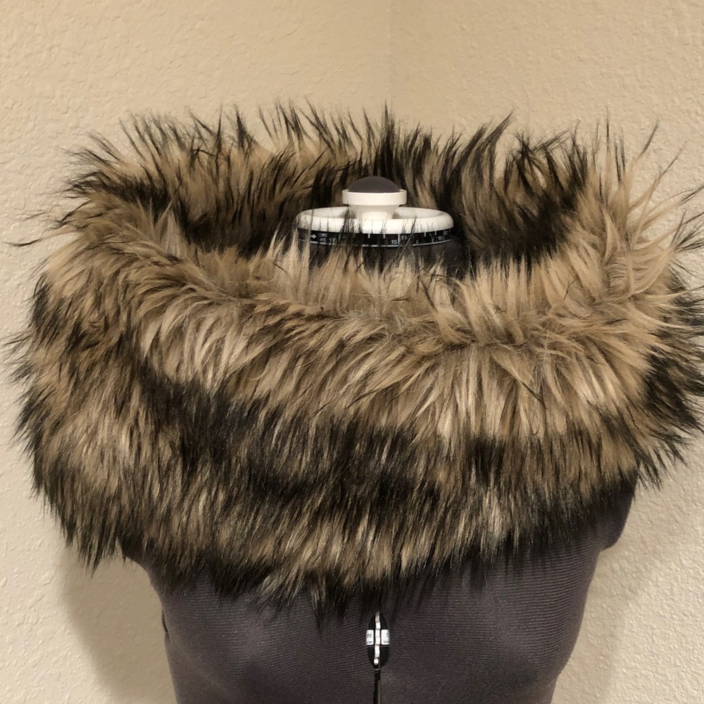 Elegant Faux Fur Collar in Brown and Black